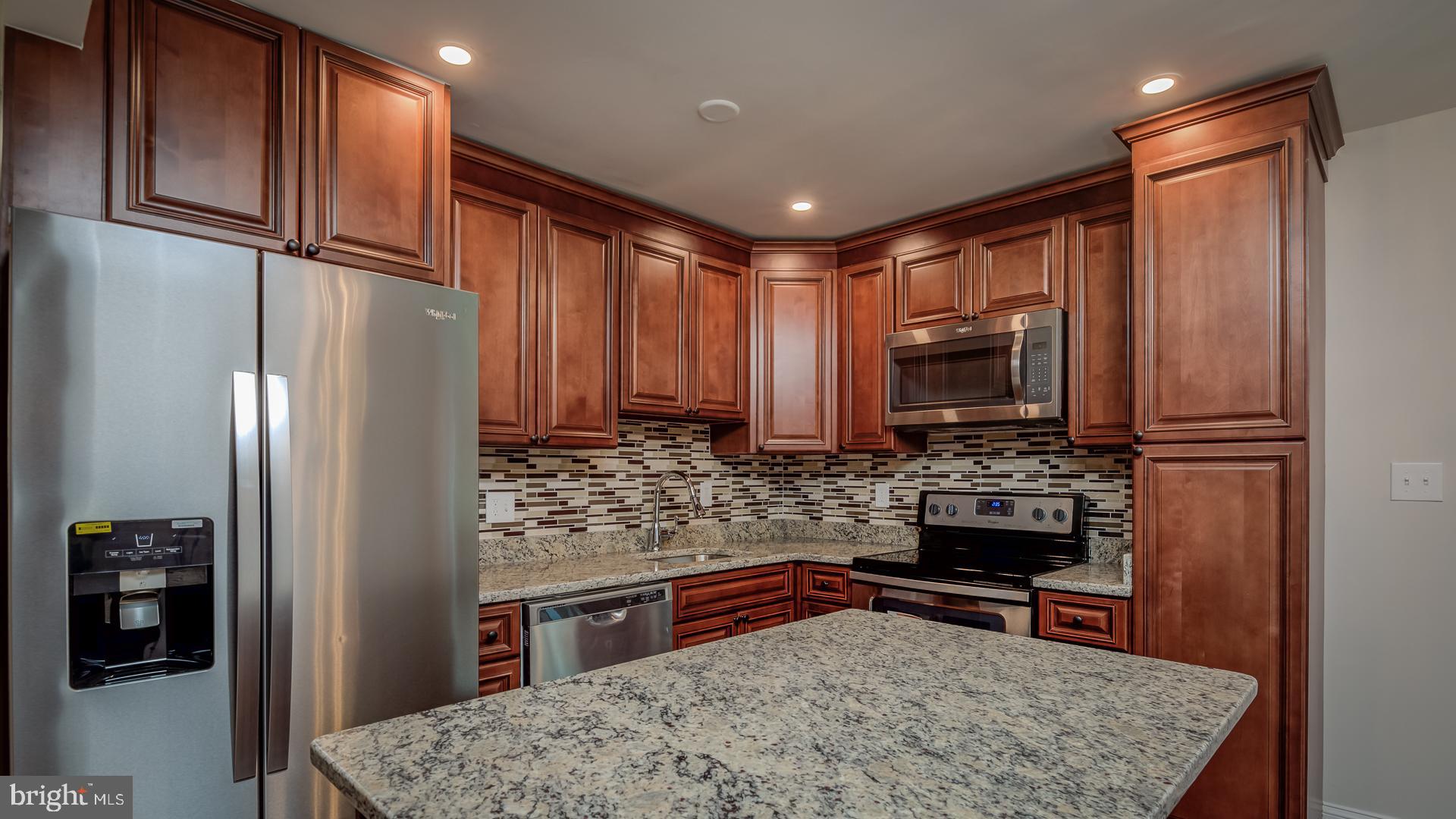 14027 Lindendale Road Woodbridge, VA 22193 - Photo 4 of 32 Gallery Image 4