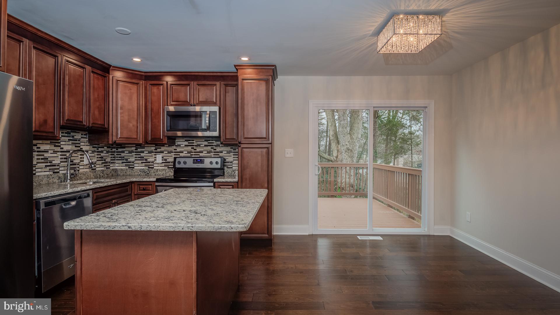 14027 Lindendale Road Woodbridge, VA 22193 - Photo 7 of 32 Gallery Image 7