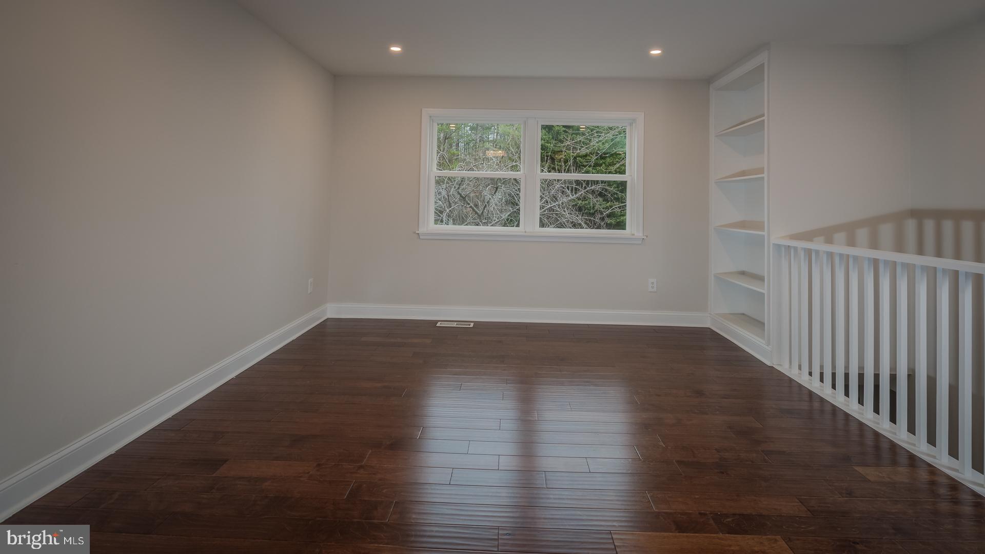 14027 Lindendale Road Woodbridge, VA 22193 - Photo 8 of 32 Gallery Image 8
