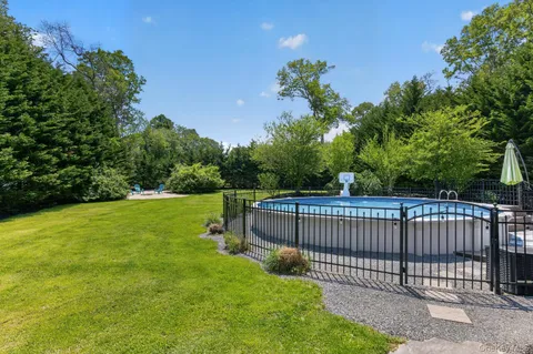 $1,329,000 | 322 Rose Lane, Smithtown, NY 11787