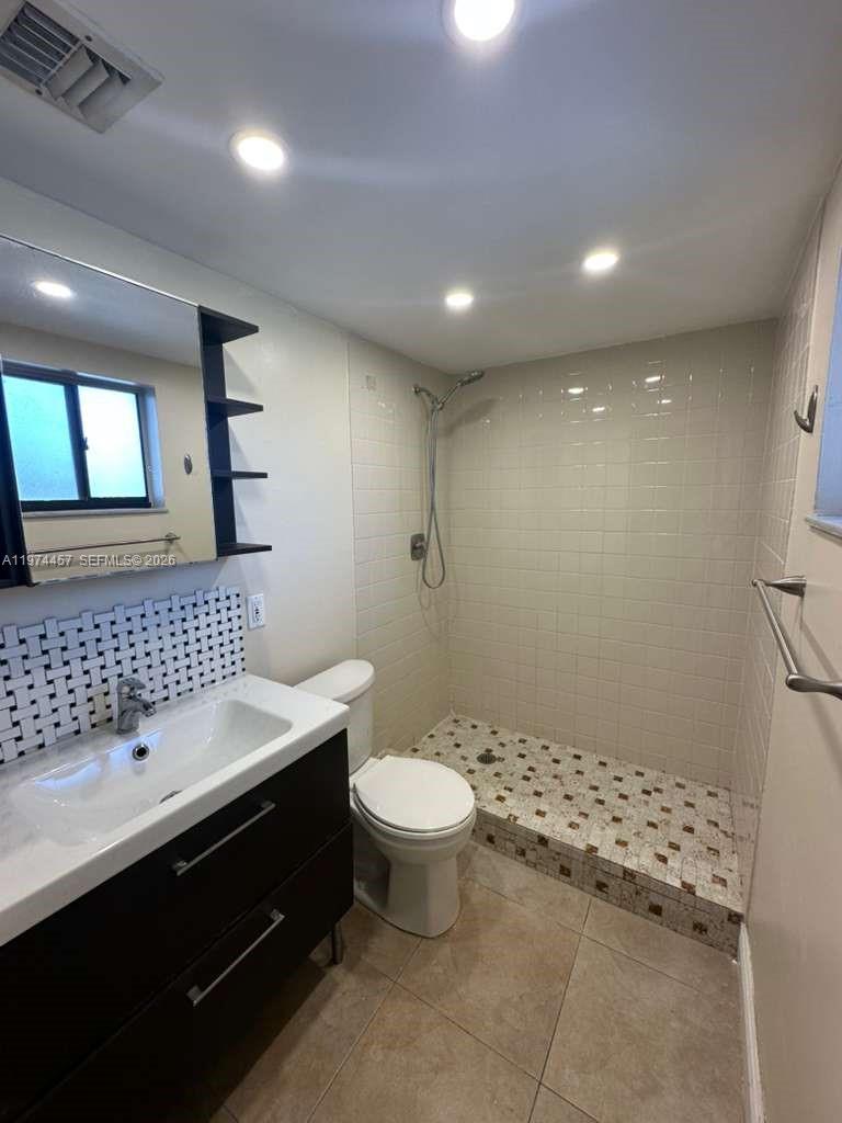 8400 Southwest 133rd Avenue Road, Unit 202 Miami, FL 33183 - Photo 3 of 23 master bathroom