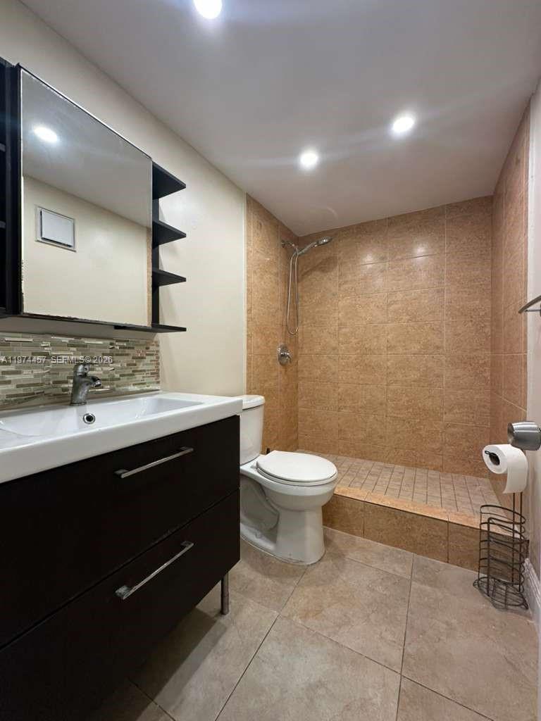 8400 Southwest 133rd Avenue Road, Unit 202 Miami, FL 33183 - Photo 10 of 23 bathroom 2