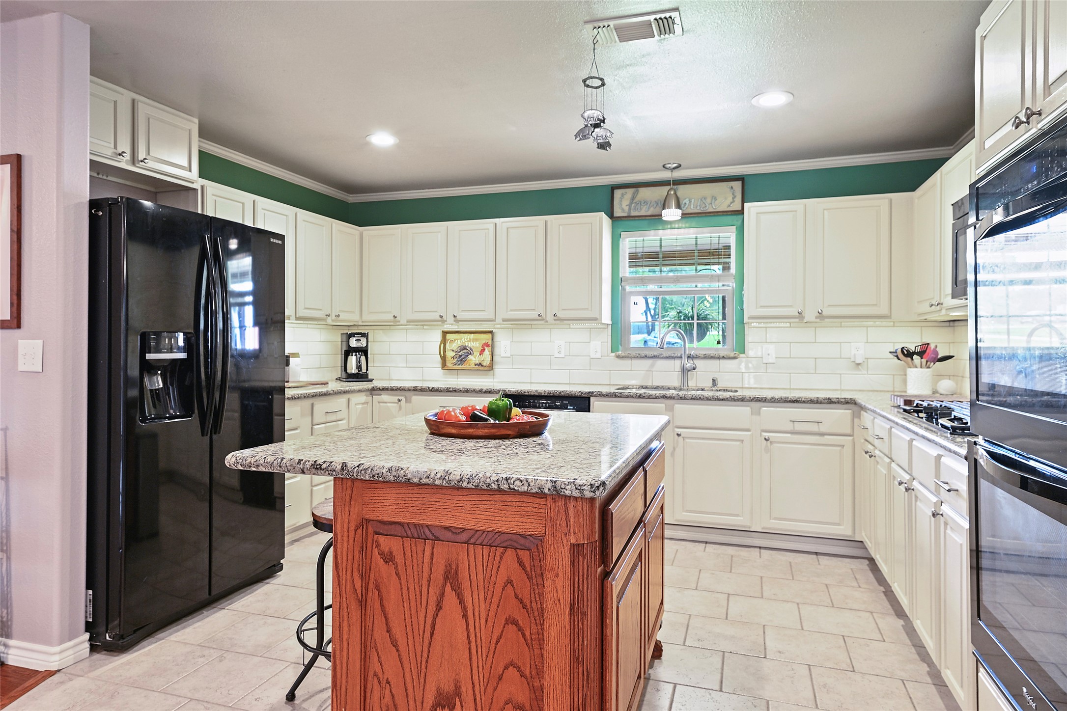 3917 Winding Road Hearne, TX 77859 - Photo 10 of 36