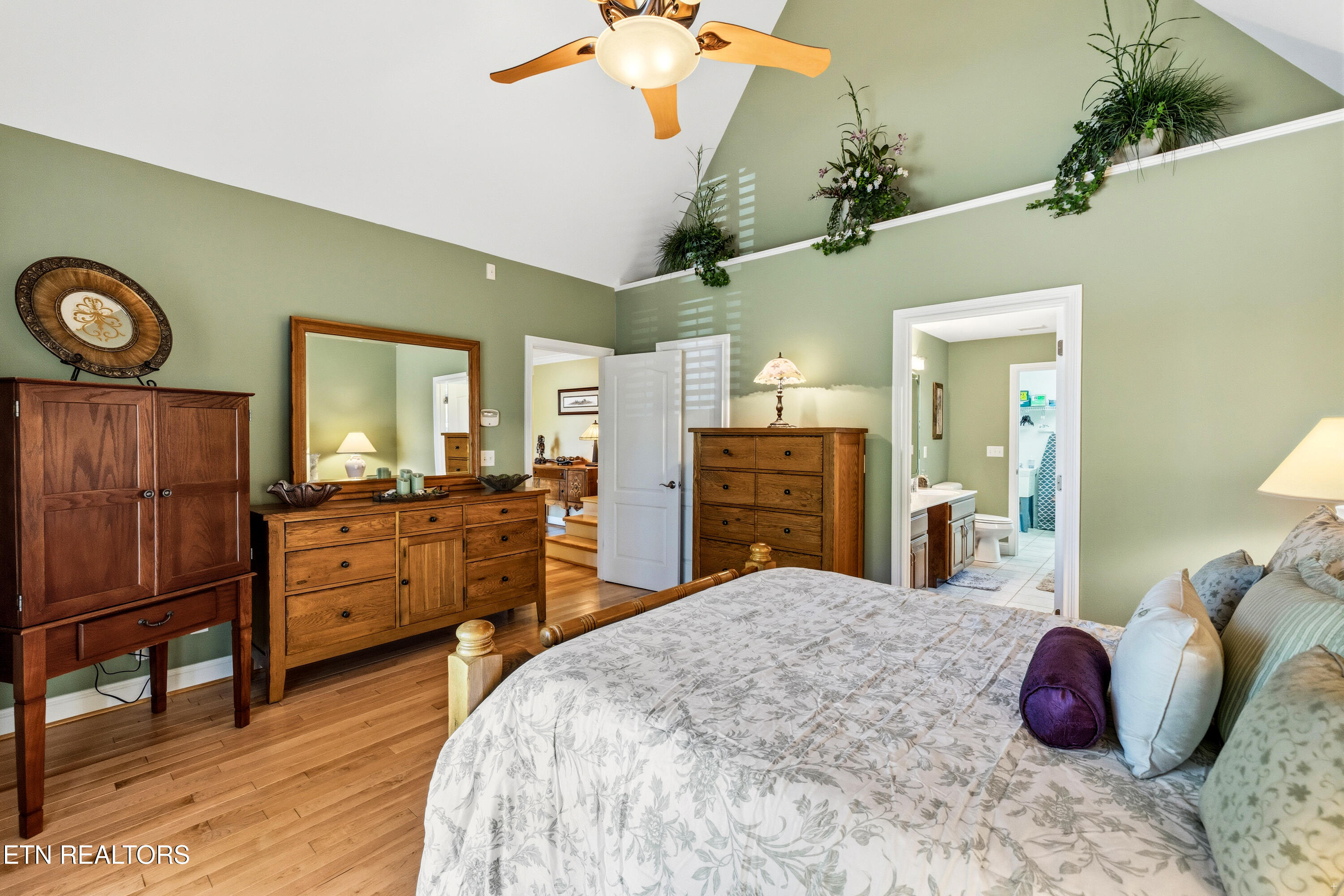 127 Ridgeland Lane Sharps Chapel, TN 37866 - Photo 25 of 52 Primary with large walkin closet