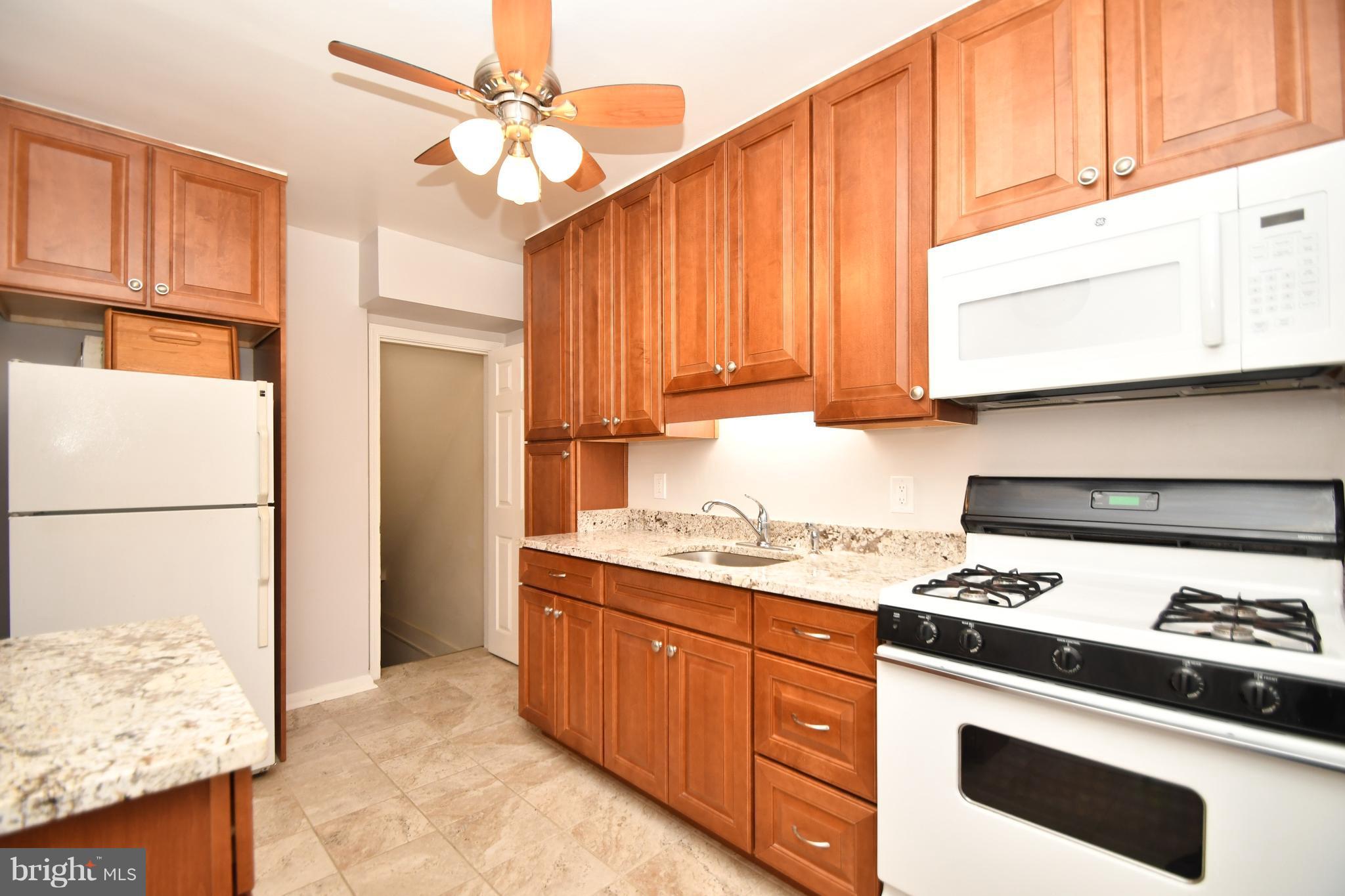 25 Cardinal Road Baltimore, MD 21221 - Photo 14 of 28 Kitchen w/gas stove and custom soft close cabinets