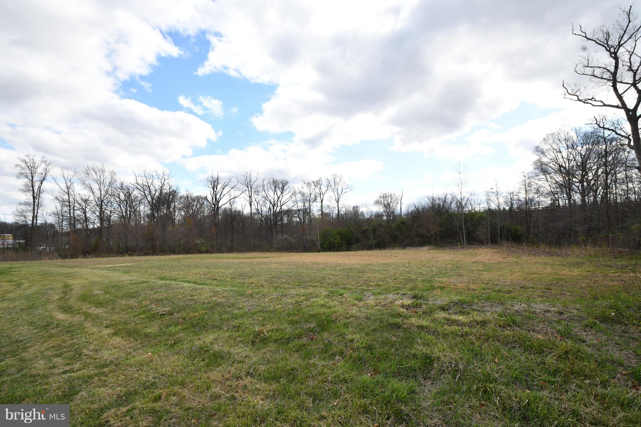 25 Cardinal Road Baltimore, MD 21221 - Photo 27 of 28 Front view of open space