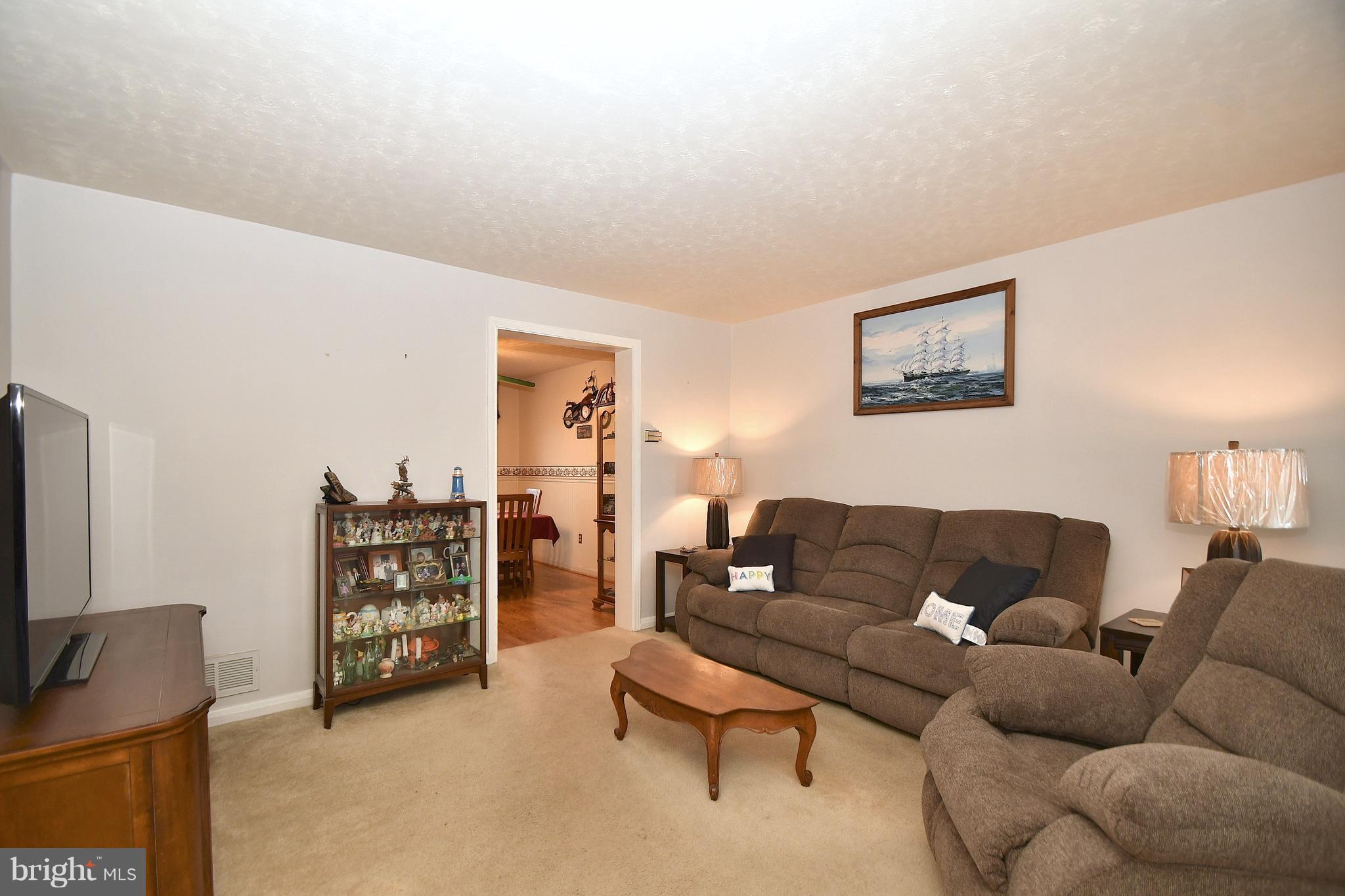 Living Room w/ WW carpet