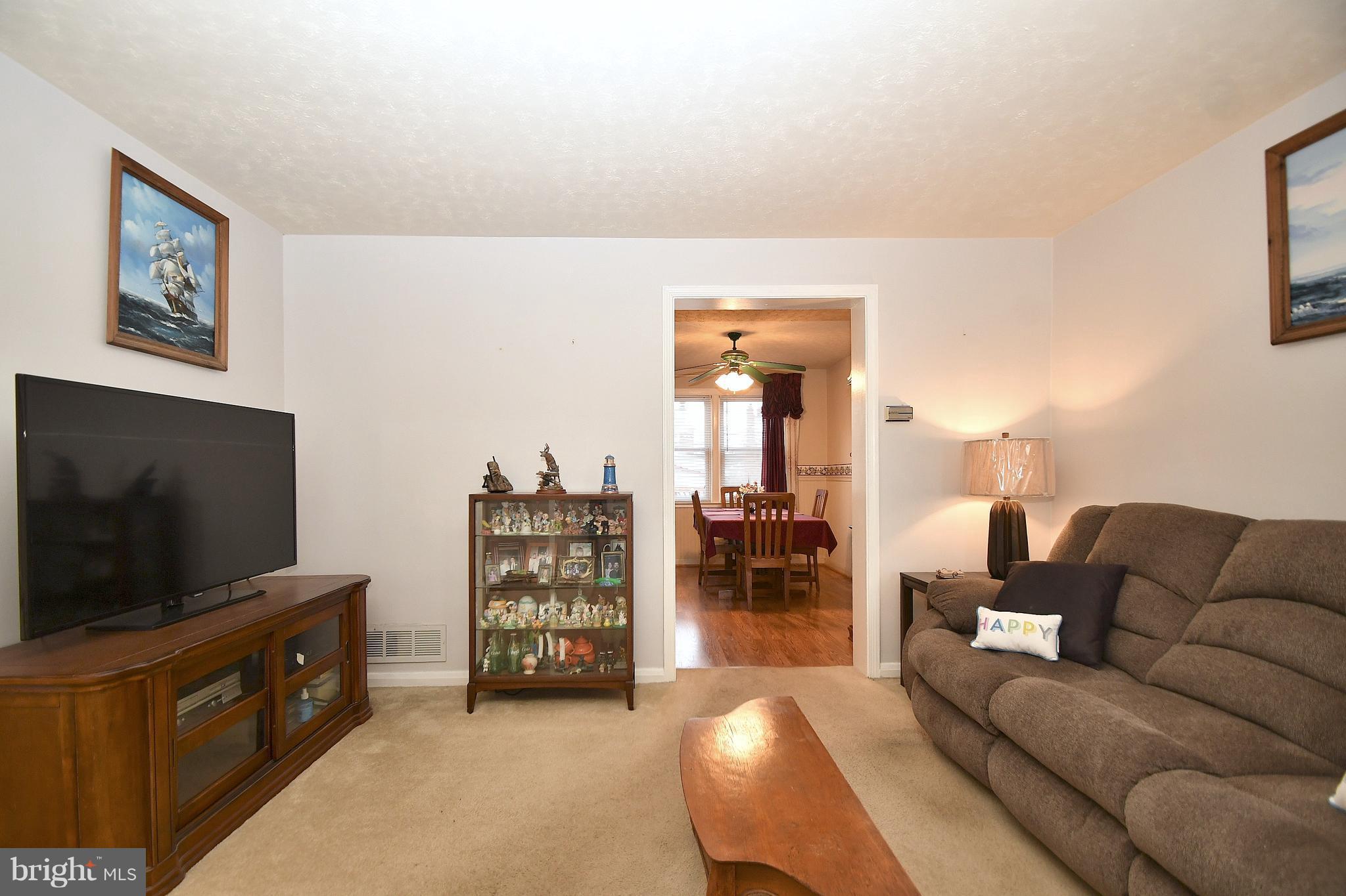 25 Cardinal Road Baltimore, MD 21221 - Photo 8 of 28 Living Room