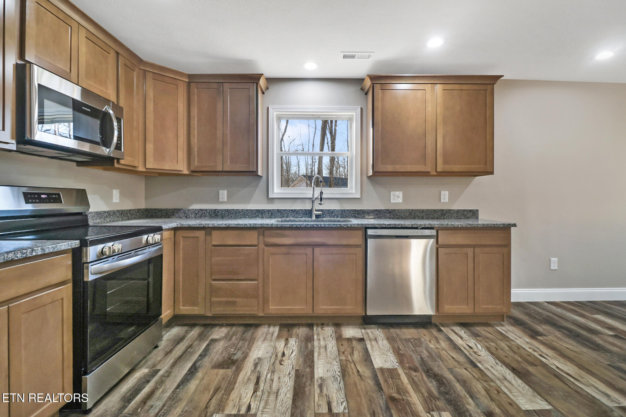 434 Pilot Mountain Road Sunbright, TN 37872 - Photo 11 of 29 Kitchen