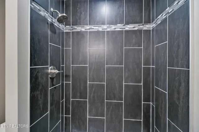 $329,900 | 434 Pilot Mountain Road, Sunbright, TN 37872