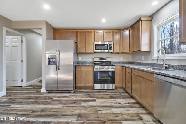 $329,900 | 434 Pilot Mountain Road, Sunbright, TN 37872