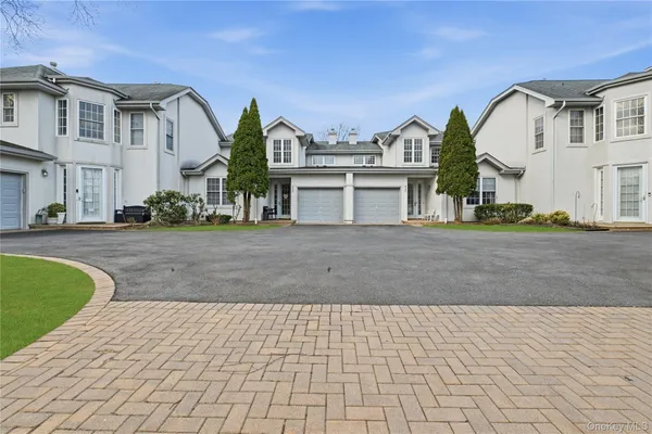 $980,000 | 625 Madeira Boulevard, Melville, NY 11747