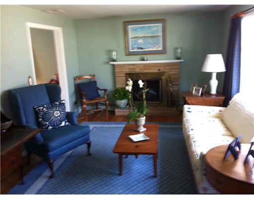 240 Grand View Road East Greenwich, RI 02818 - Photo 5 of 14 Living Room.