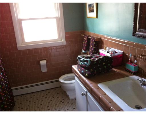 240 Grand View Road East Greenwich, RI 02818 - Photo 9 of 14 Bathroom.