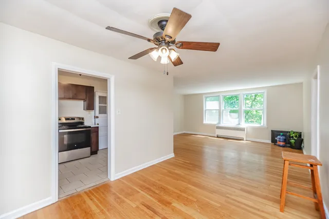 $1,950 | 1143 East 50th Street, Unit 3S, Chicago, IL 60615