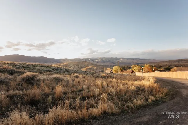 $450,000 | 24 Thomas Avenue, Salmon, ID 83467