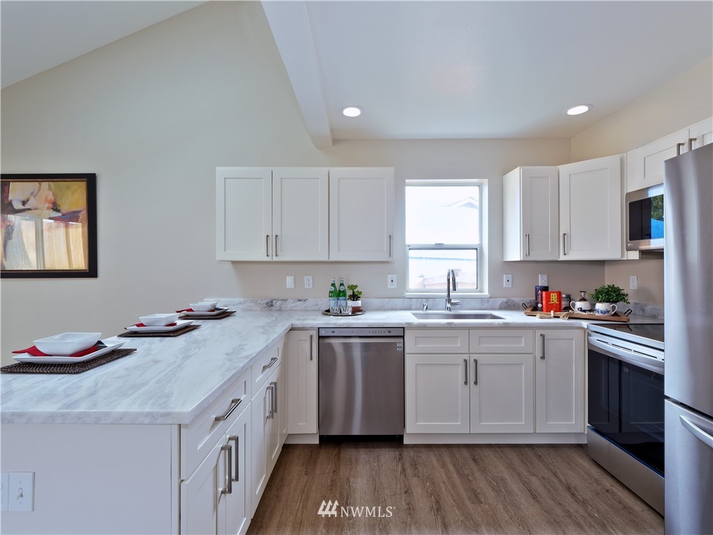 4010 Northeast 7th Court Renton, WA 98056 - Photo 4 of 12