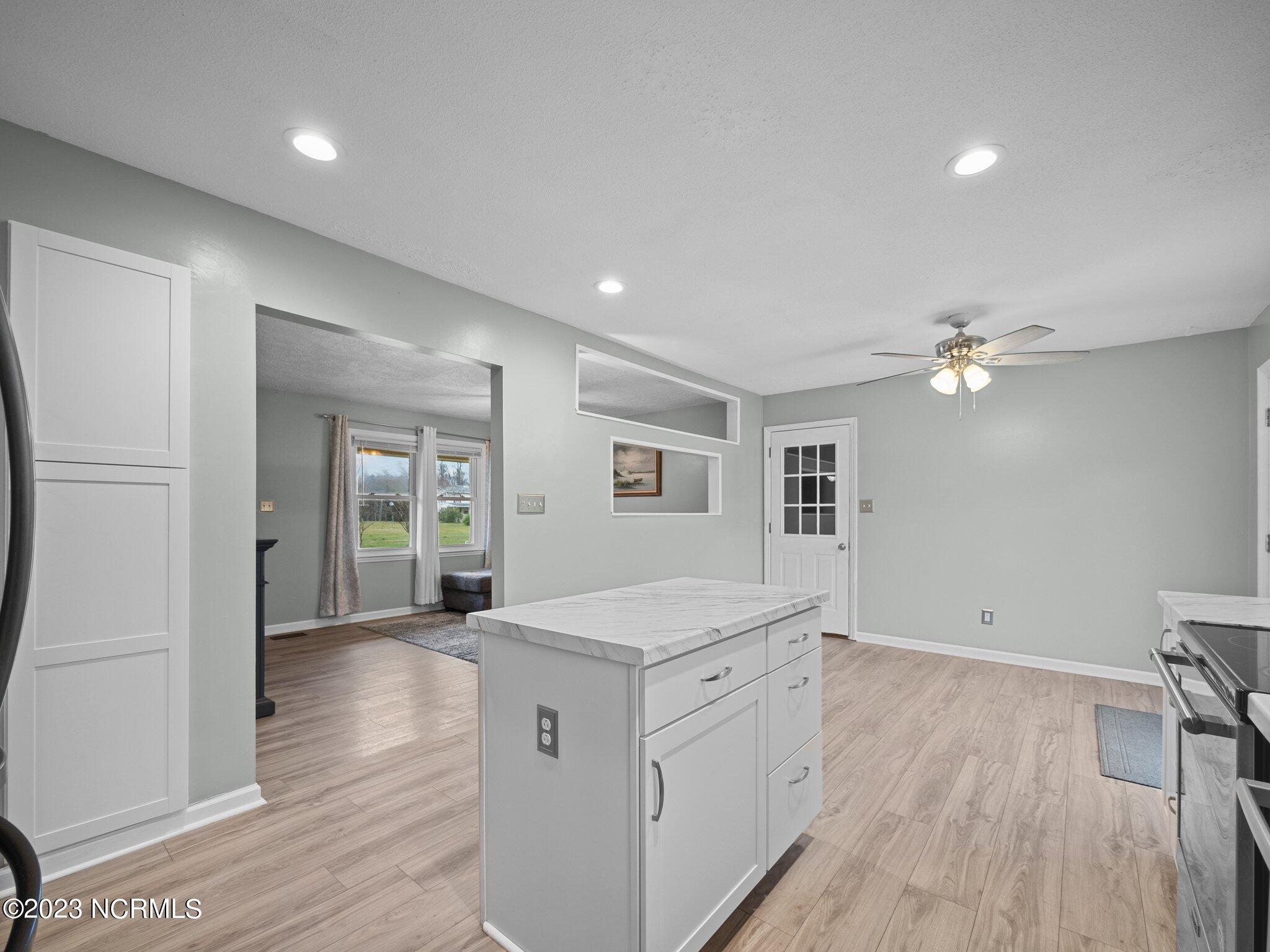 581 Rhodestown Road Jacksonville, NC 28540 - Photo 6 of 50 25-web-or-mls-P3100034
