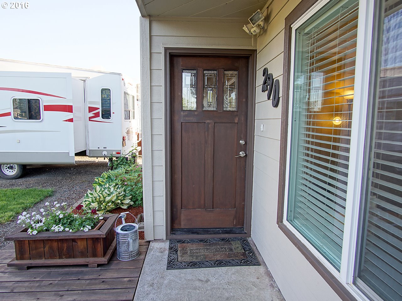 290 25th Street Springfield, OR 97477 - Photo 4 of 25 a view of an entryway with wooden floor