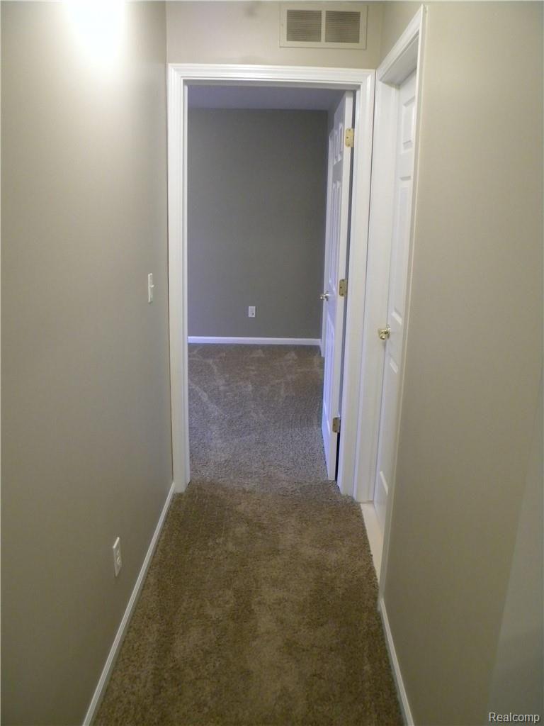 3585 Oakmonte Boulevard, Unit 58 Rochester, MI 48306 - Photo 29 of 43 DSCN9584.JPG