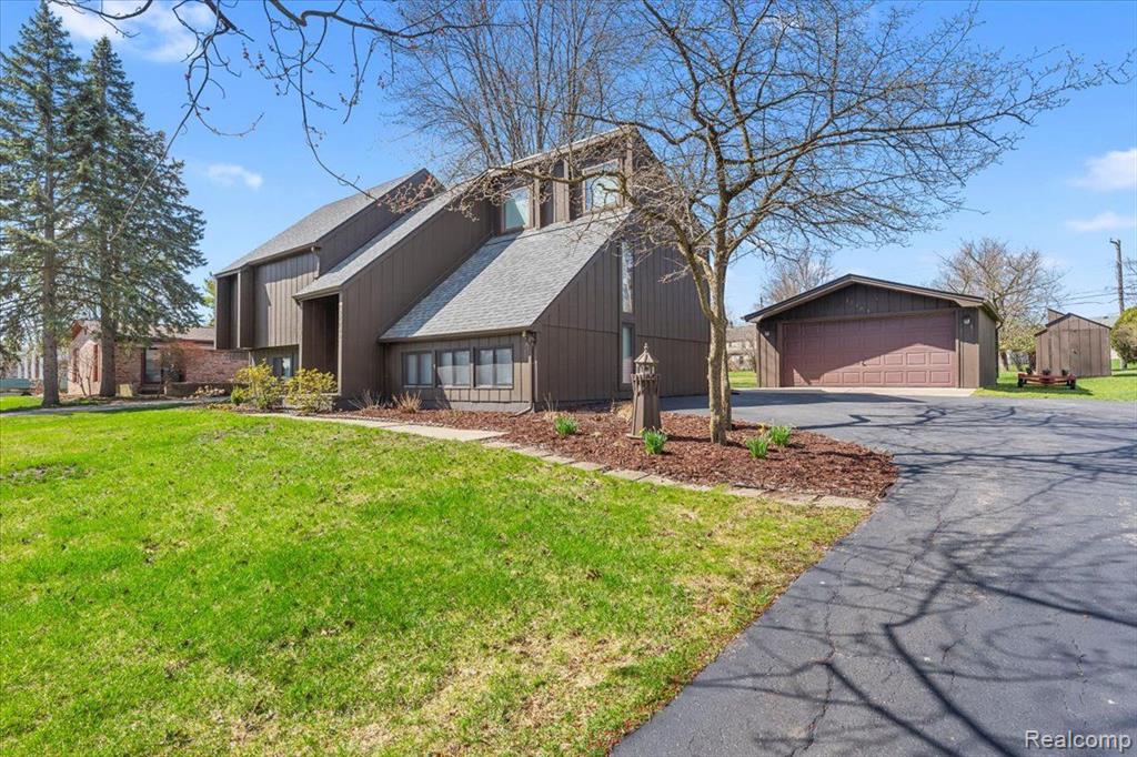 27780 Johnson Road Grosse Ile, MI 48138 - Photo 2 of 47
