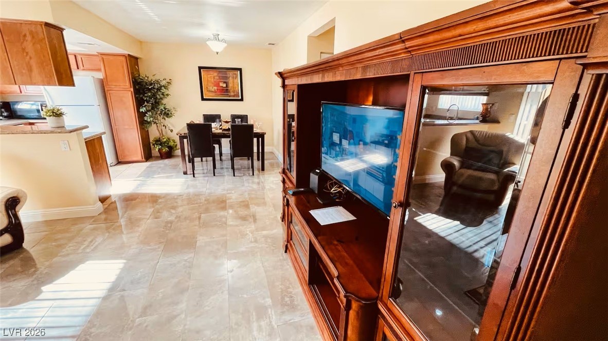 7300 West Pirates Cove Road, Unit 1039 Las Vegas, NV 89145 - Photo 19 of 30 View of living area
