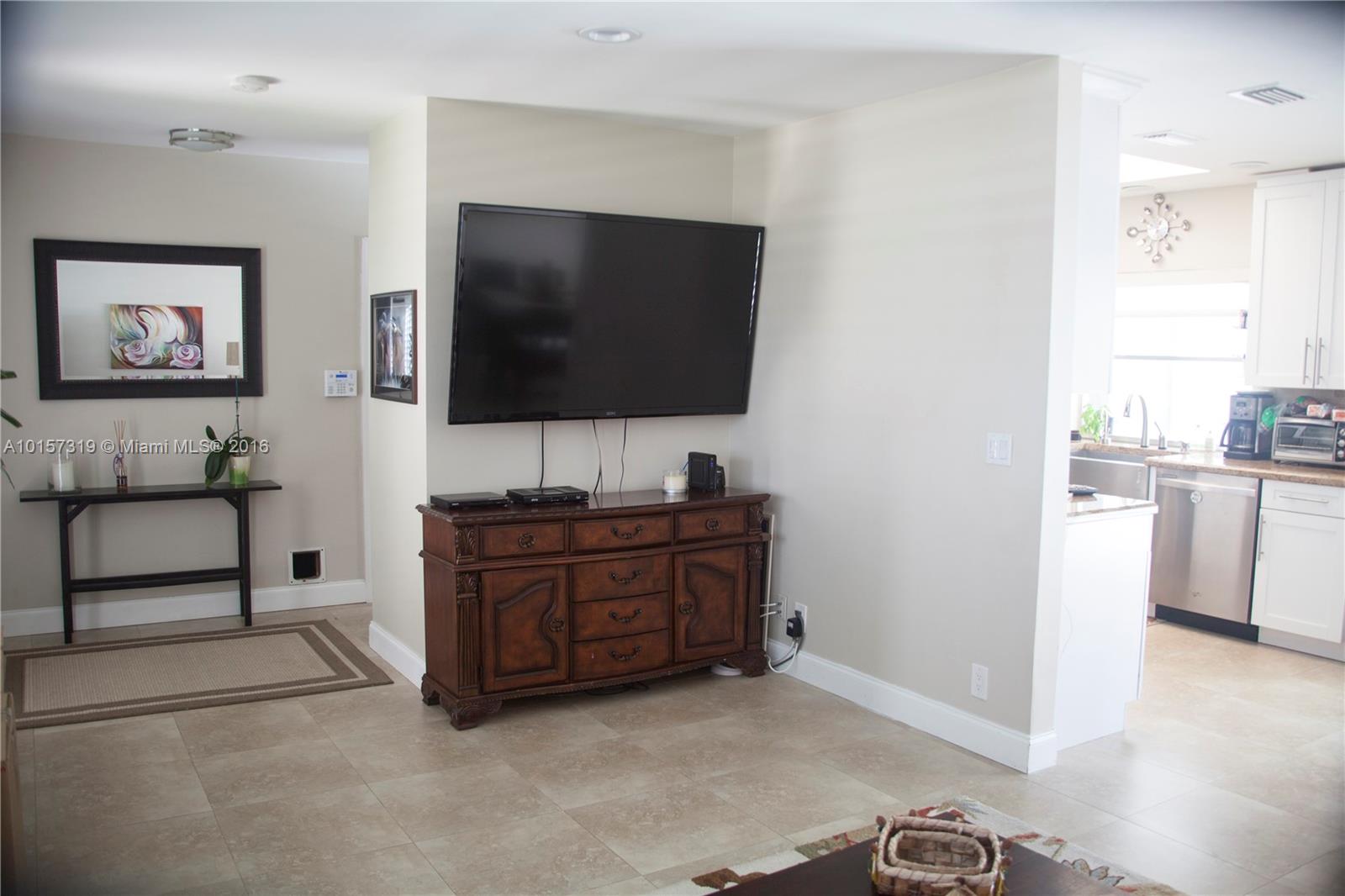 127 St Cloud Lane Boca Raton, FL 33431 - Photo 5 of 29 Gallery Image 5