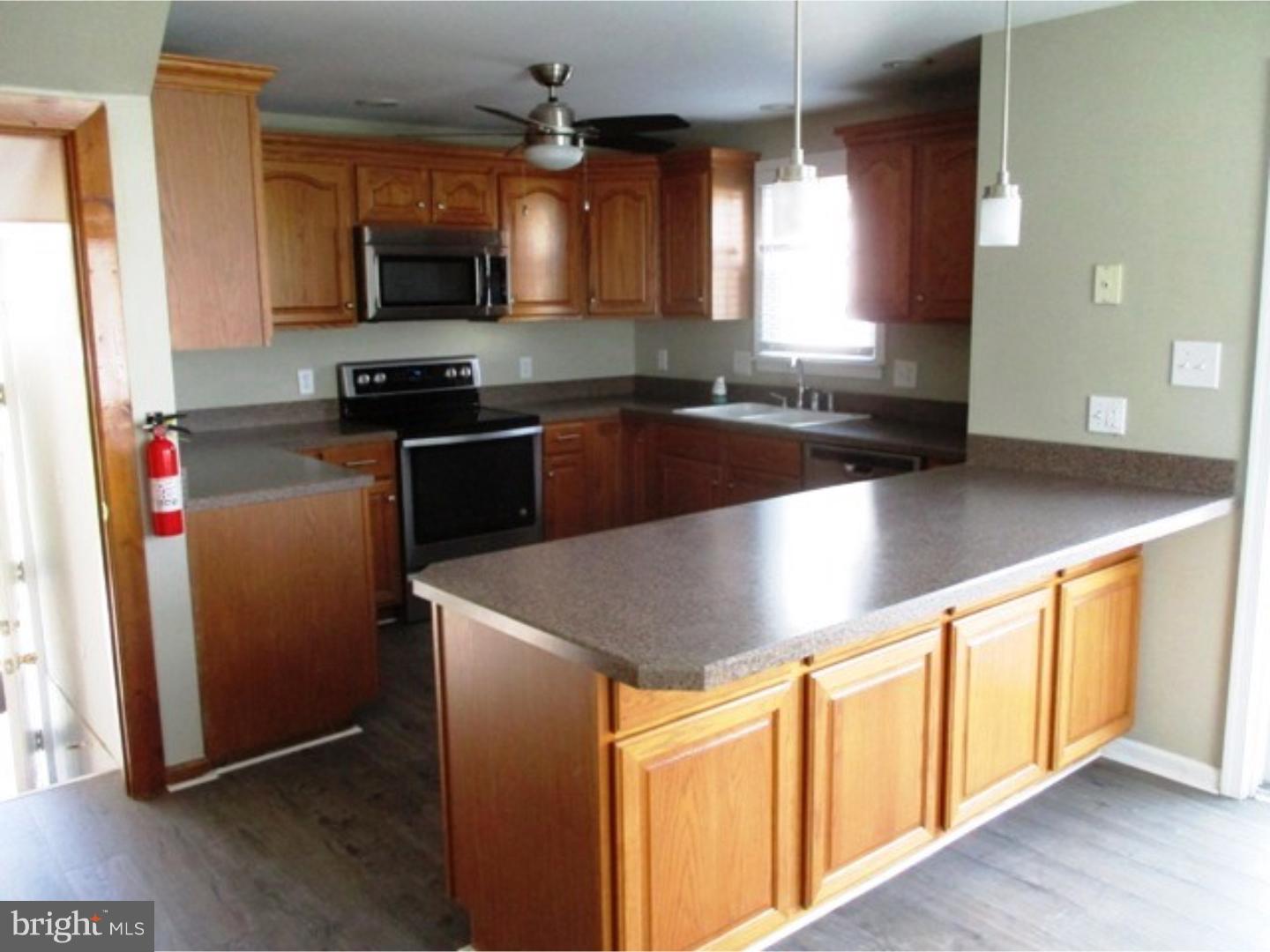 228 Harmony Road Gibbstown, NJ 08027 - Photo 4 of 15