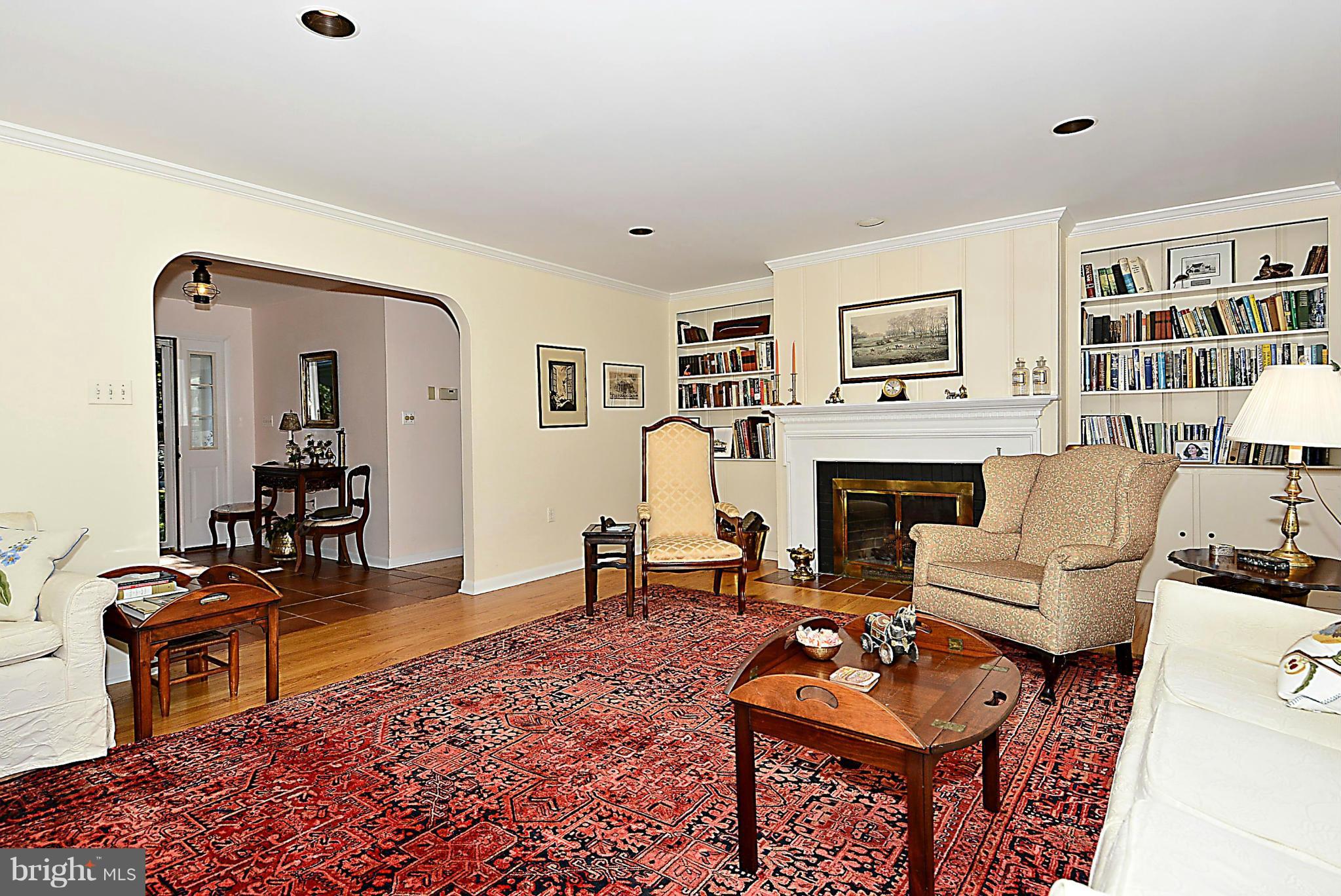 500 Tulip Road Annapolis, MD 21403 - Photo 5 of 22 Living Room