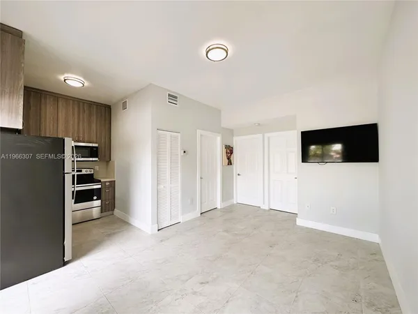 $2,200 | 842 Southwest 14th Avenue, Unit 2, Miami, FL 33135