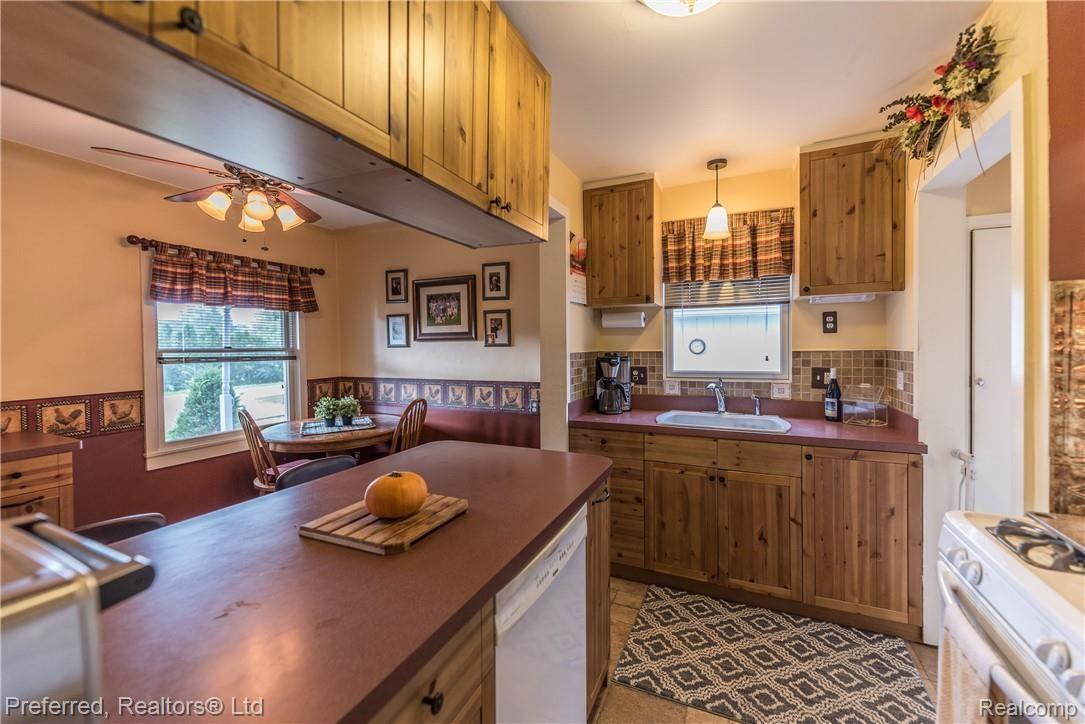25388 Graham Road Redford, MI 48239 - Photo 7 of 24 DSC_5014.jpg