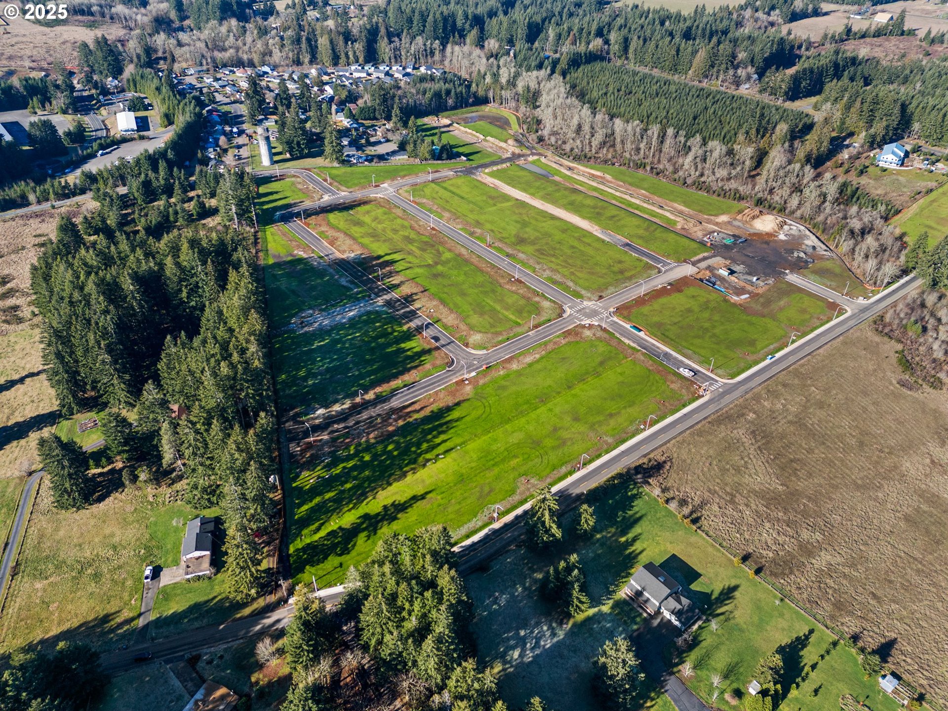 423 Kakela Road, Unit 8 Winlock, WA 98596 - Photo 2 of 35 a view of a tennis court