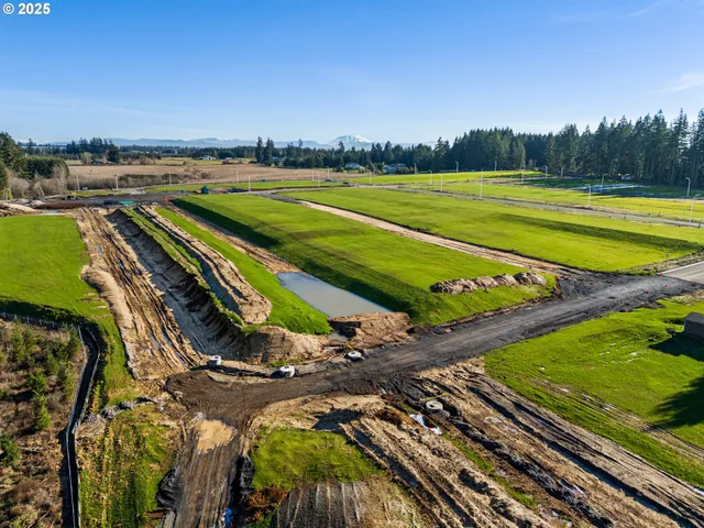 a view of a tennis court