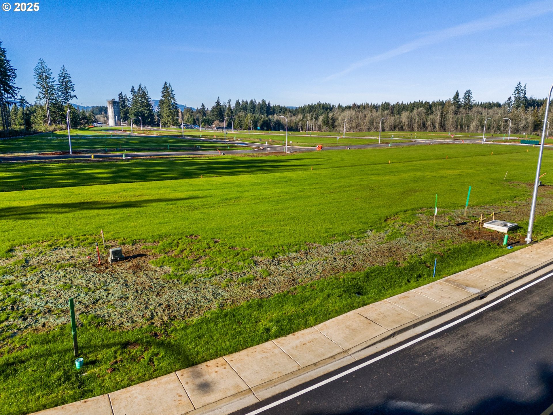 423 Kakela Road, Unit 8 Winlock, WA 98596 - Photo 32 of 35 a view of a golf course with a lake
