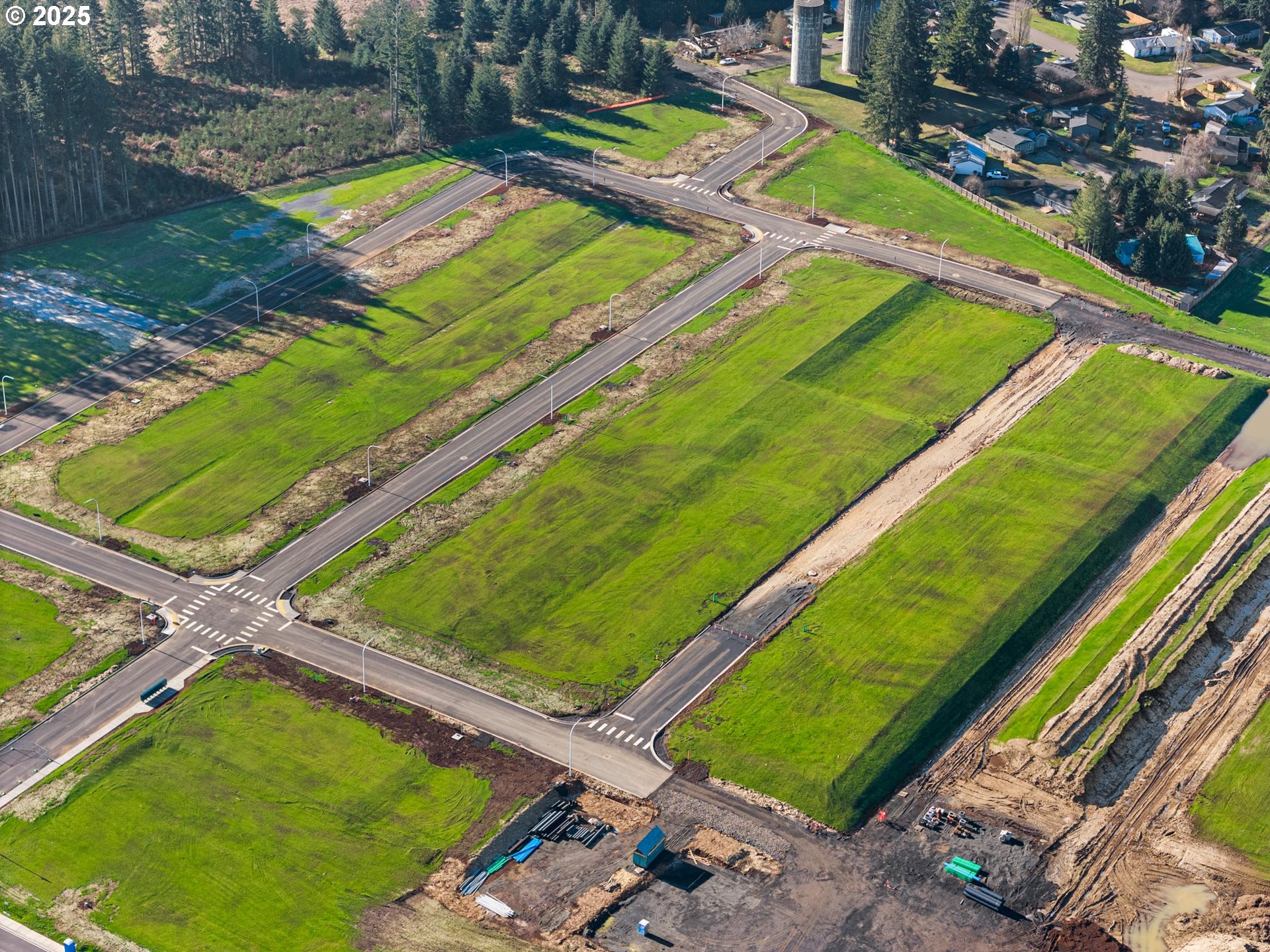423 Kakela Road, Unit 8 Winlock, WA 98596 - Photo 9 of 35 an aerial view of a tennis ground