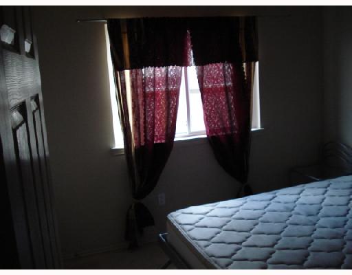 1001 Livermore Street Portland, TX 78374 - Photo 7 of 10 a bed sitting in a bedroom next to a window