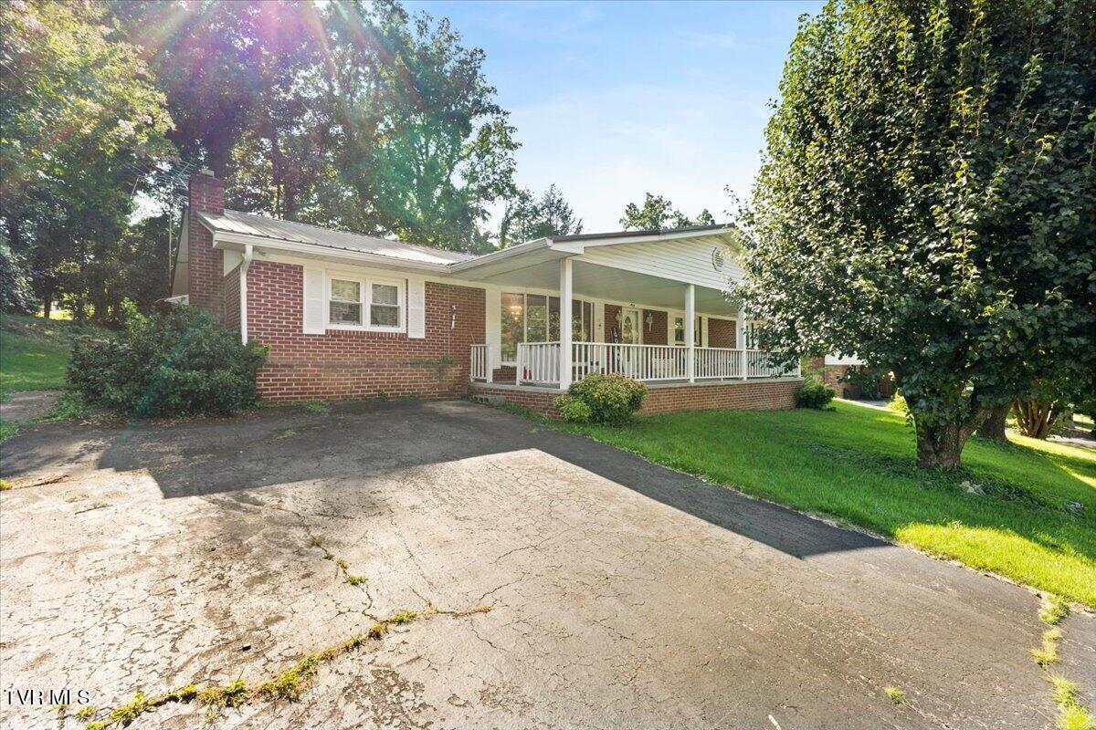 207 Sycamore Street Erwin, TN 37650 - Photo 3 of 30 02-128A3144