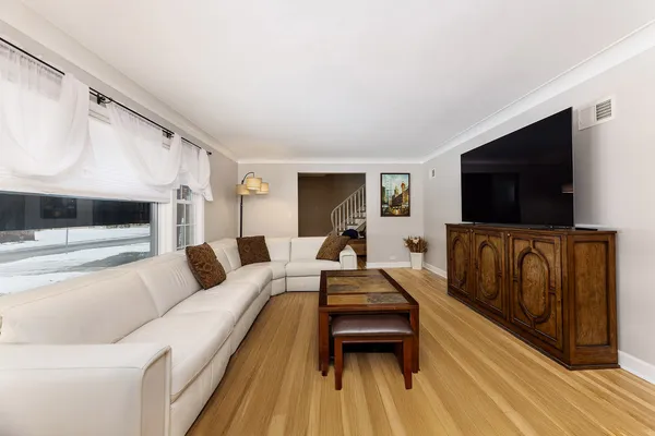 $795,000 | 259 Cornell Avenue, Des Plaines, IL 60016