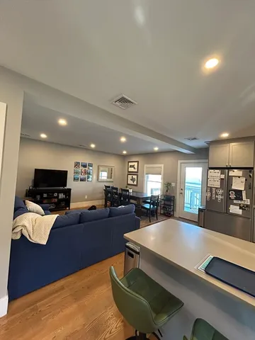 $6,000 | 319 Washington Street, Unit 3, Somerville, MA 02143