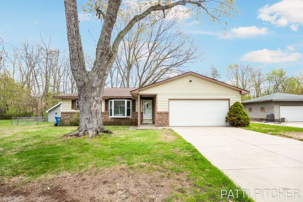 $319,900 | 15500 Pine Street, Grand Haven, MI 49417