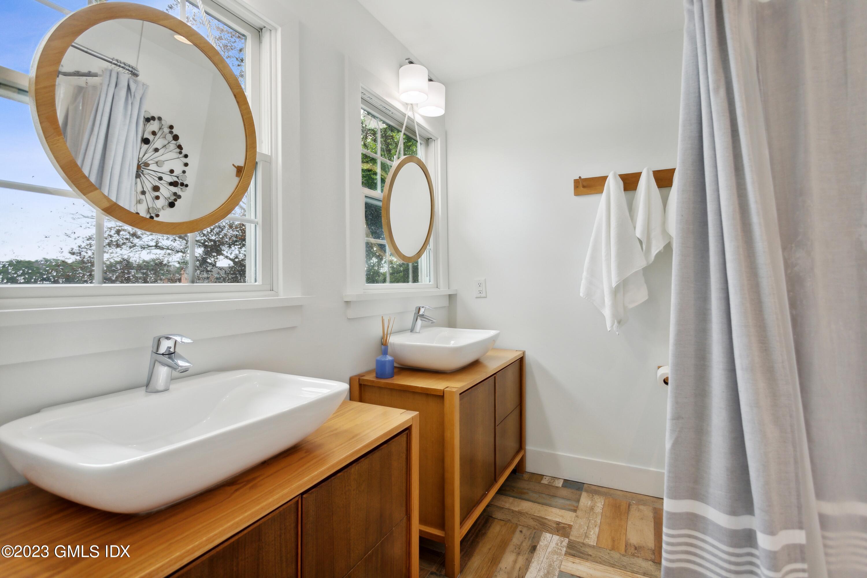 40 Chapel Lane Riverside, CT 06878 - Photo 21 of 35 a bathroom with a sink and a mirror