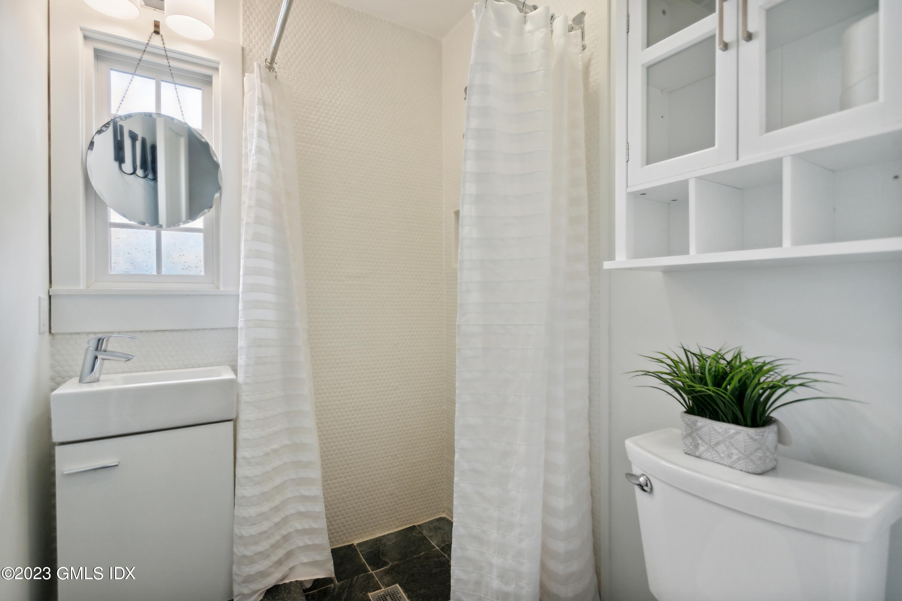 40 Chapel Lane Riverside, CT 06878 - Photo 27 of 35 a bathroom with a sink a toilet and a mirror