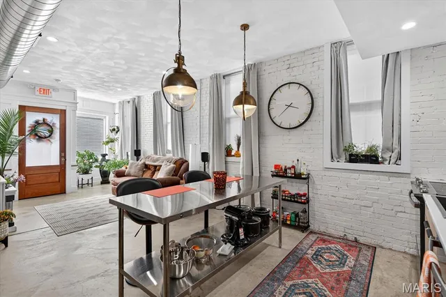 $239,900 | 122 Mascoutah Avenue, Belleville, IL 62220