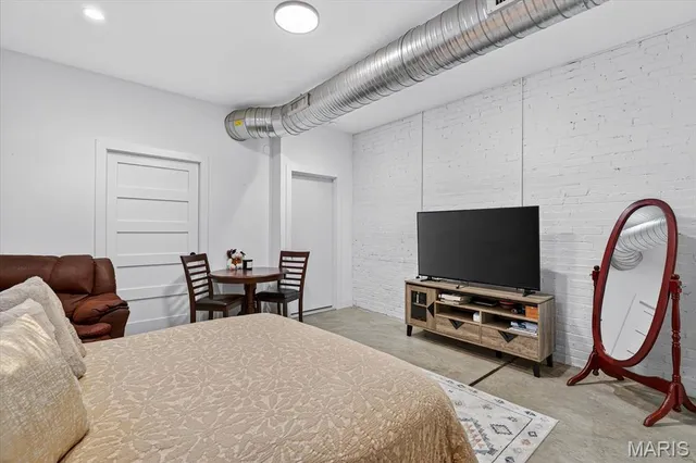 $239,900 | 122 Mascoutah Avenue, Belleville, IL 62220