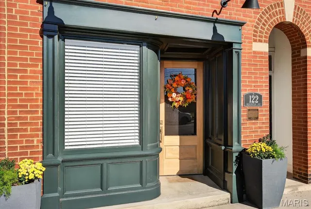 $239,900 | 122 Mascoutah Avenue, Belleville, IL 62220