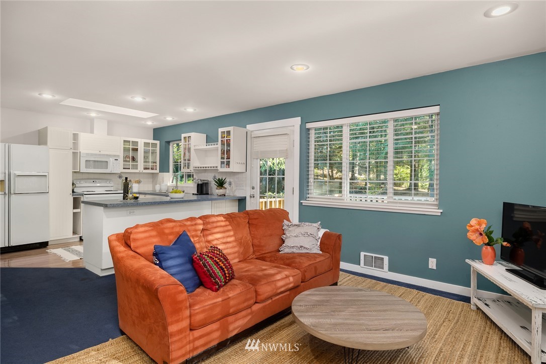 12375 Miller Road Northeast Bainbridge Island, WA 98110 - Photo 13 of 20 Gallery Image 13