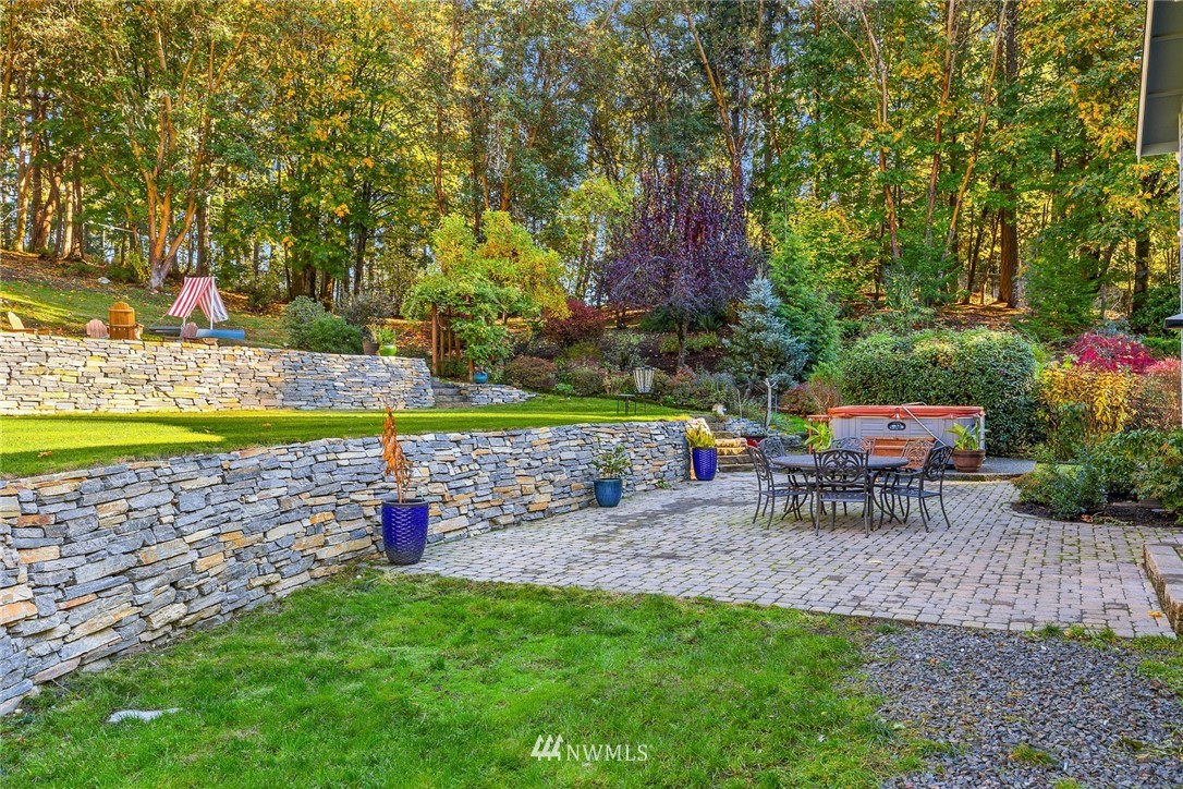 12375 Miller Road Northeast Bainbridge Island, WA 98110 - Photo 14 of 20 Gallery Image 14
