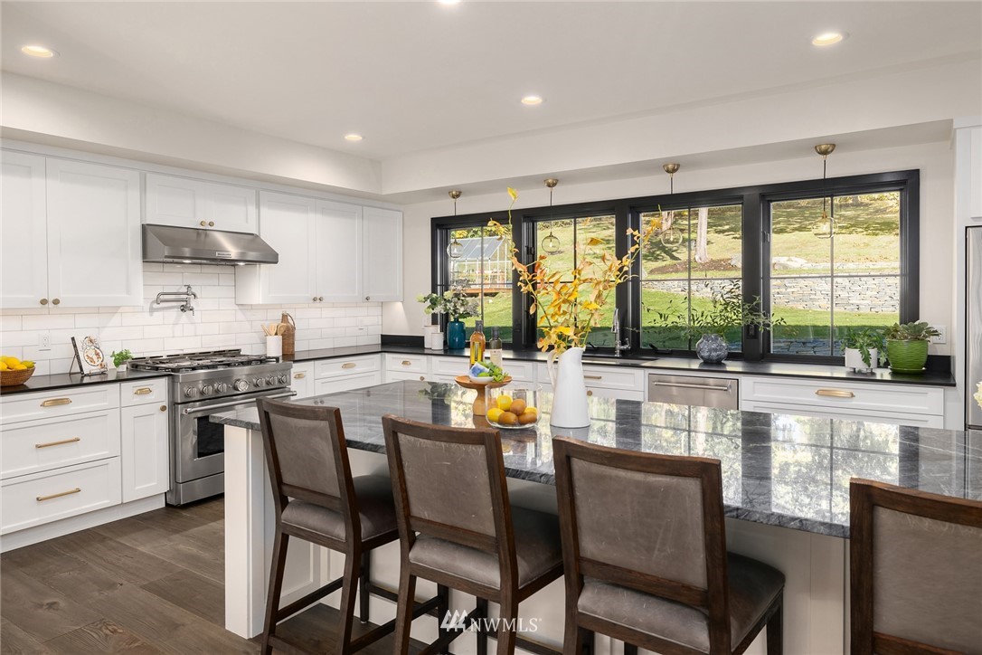12375 Miller Road Northeast Bainbridge Island, WA 98110 - Photo 5 of 20 Gallery Image 5