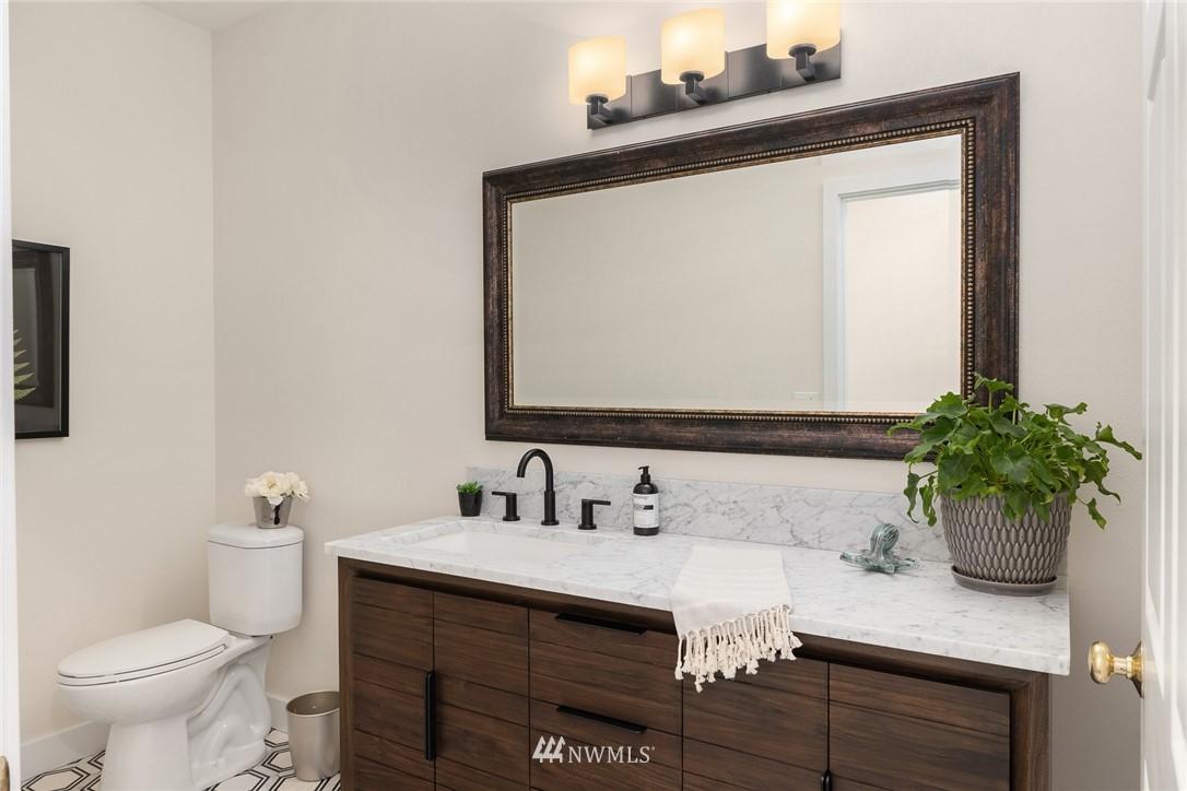 12375 Miller Road Northeast Bainbridge Island, WA 98110 - Photo 7 of 20 Gallery Image 7