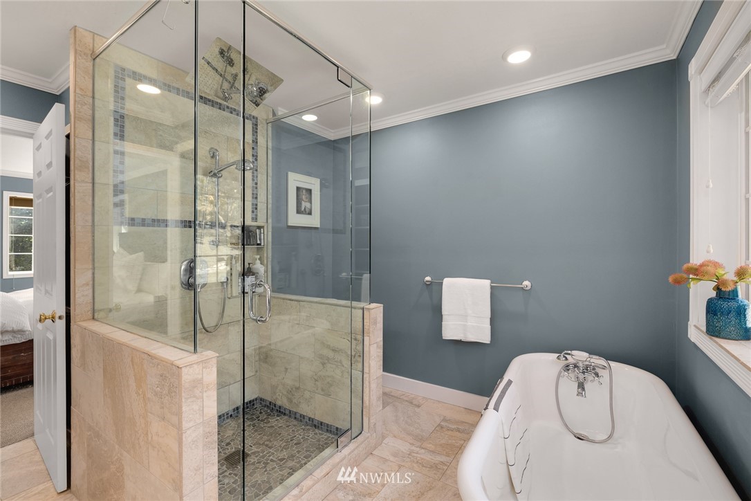12375 Miller Road Northeast Bainbridge Island, WA 98110 - Photo 8 of 20 Gallery Image 8